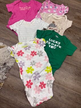 Lot of 6 Baby Girl 6 month  Floral & Graphic Onesie Bundle — Pink, Green, White